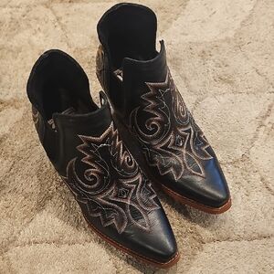 Durango Women's Crush™ Raven Black Western Booties DRD0402 Sz 6.5M